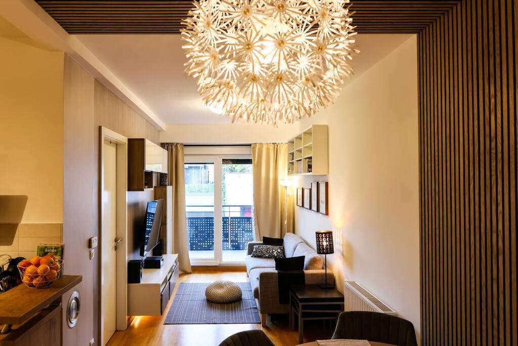 Apartment Modern Charm Hideaway
